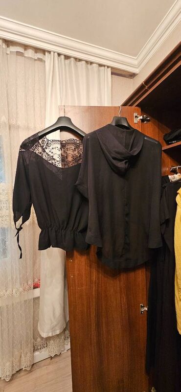 Köynək və bluzalar: Her biri 5 azn.ayeni kimidir hec bir problemi yoxdur.Elesi var hec — 15