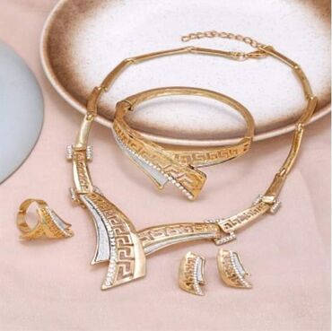 Setovi nakita: Cena 2100 din na lalafo.rs — 2 Setovi nakita: Cena 2100 din — 2