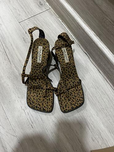 шлепки зара: Женские сандалии с леопардовым принтом - Бренд: ZARA (этикетка на — 1