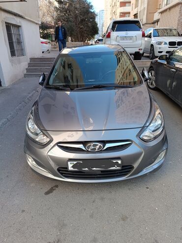 Hyundai Accent: 1.5 l | 2014 il Sedan
