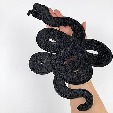 Наклейка термо. Большая вышитая «Змея» 🐍 Стильная и эффектная в виде at lalafo.kg Наклейка термо. Большая вышитая «Змея» 🐍 Стильная и эффектная в виде