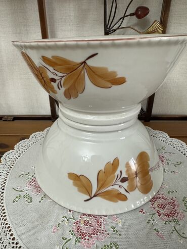 Наборы посуды: Кесе производства СССР.
Цена от 100 сом — 5