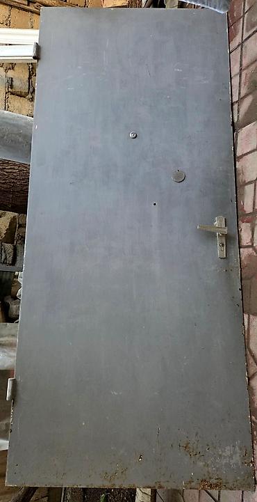 seyif qapi: Dəmir seyf qapı. Möhkəm ağır qapıdır. Ölçü standart — 1
