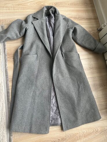 Верхняя одежда: Женское пальто 42-44 размер 500 сом