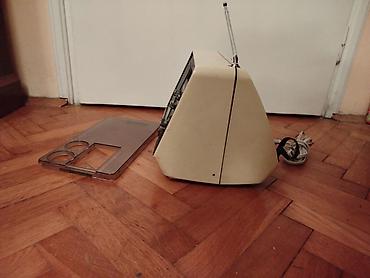 Stari uređaji: Retro tv stari Universum televizor.Prodaje se kao dekoracija jer vise — 10