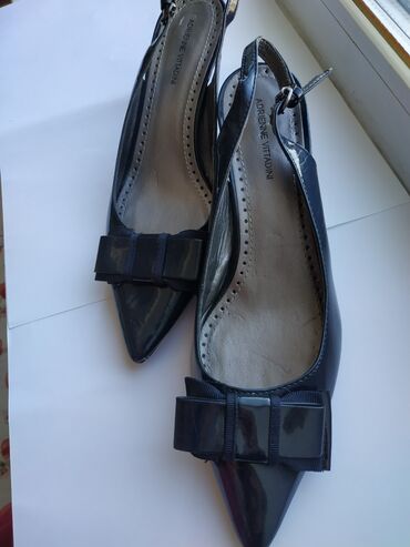 туфли каблук: Продаю туфли на среднем каблуке с бантом, бренд Adrienne Vittadini из