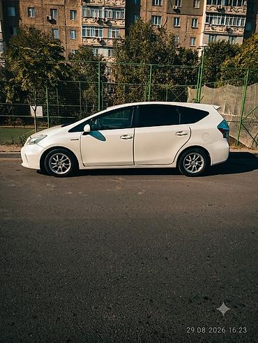 byd e2 2025: Toyota Prius V: 2012 г., 1.8 л — 3