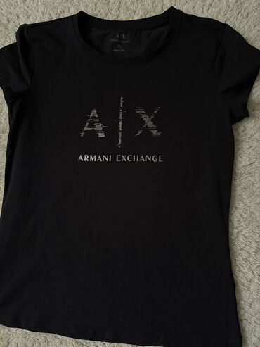 qadin walvarlari: Armani Exchange tshirt. Dubaydan alınıb cəmi 1 dəfə geyinilib. Yeni