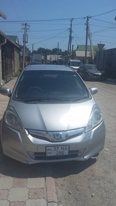 фит ареда: Honda Fit: 2011 г., 1.3 л, Автомат, Гибрид, Седан