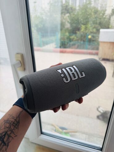 Qulaqcıqlar: İşlənmiş JBL Kolonka, Növ - Bluetooth, rəng - Boz
