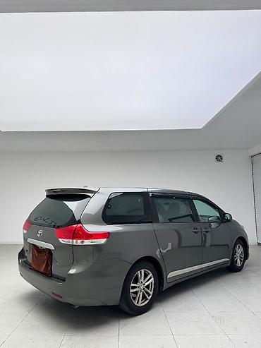 e klass: Toyota Sienna: 2010 г., 3.5 л, Автомат, Бензин, Минивэн — 4