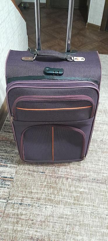 Чемоданы: Чемодан, Б/у, Материал: Полиэстер, Средний (40 - 70 л), На колесах, С внешними карманами, С выдвижной ручкой — 2