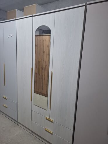 Шифоньеры: В прдоже трехстворчетый шкаф с разными расцветками размером — 5