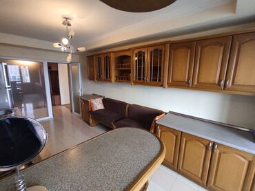 Uzunmüddətli kirayə mənzillər: Yasamalda 9 mertebeli binanın 9-cu mərtəbəsində yerləşən ümumi sahəsi — 12