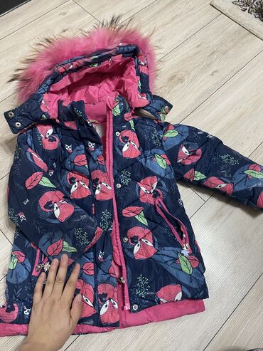 детски басаношка: Продаю зимнюю куртку в очень хорошем состоянии на рост 98 см. Очень