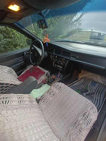 paneli: Mercedes-Benz 190: 0.2 l | 1990 il Sedan — 9