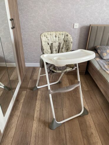 yemək stolları: Uşaq yemək masası 45 manat əlaqə nömrəsi 051 613 22 22