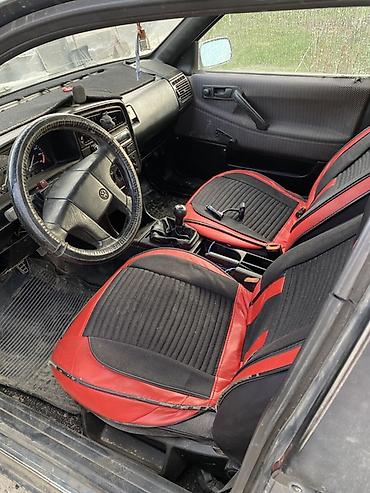 Унаа: Volkswagen Passat: 1988 г., 1.8 л, Кол менен иштөөчү, Лифтбек — 2