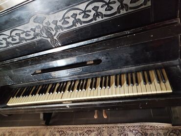 рояль steinway: Пианино . настроенное звучание хорошее 3000 сом . самовывоз