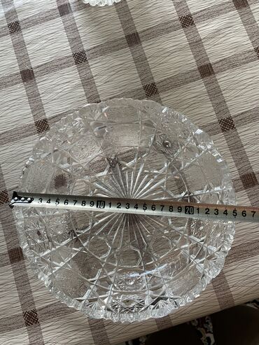 Посуда: Продаю чешский хрусталь, б-у в отличном состоянии. Вазы все разного — 6