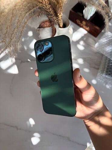 продажа сломанных телефонов: IPhone 13 Pro Max, Б/у, 256 ГБ, Alpine Green, Чехол, 84 %