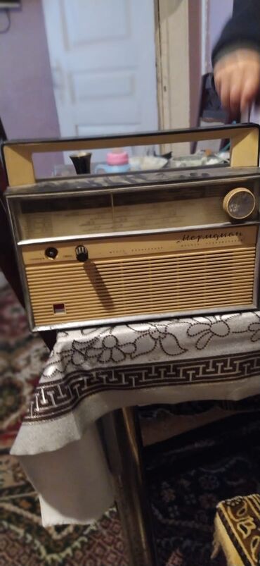 antik əşyaların satışı: Sabirabada qedimi radyo satlır 60azın işdemir