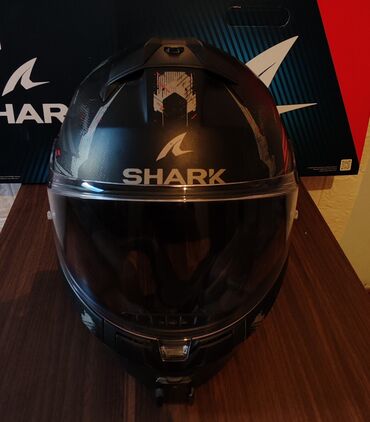Motonəqliyyatın icarəsi: Shark Ridill 2 Molokai. Ölçü: XL Material: Polikarbon Çəkisi: ~1470 q