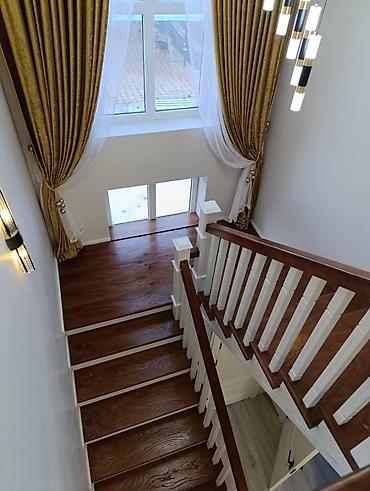 Деревянные лестницы: Деревянная лестница Для дома, Форма лестницы: Г-образная, Стиль: Классический — 2