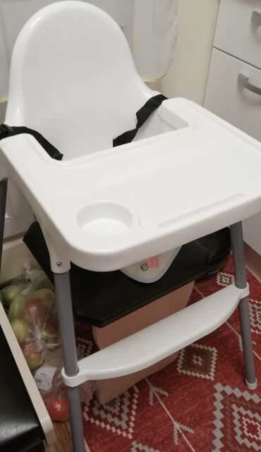 столик для детей от 2 лет: Стульчик для кормления, Б/у, Ikea, Пластик, Другой вид, цвет - Белый, Самовывоз