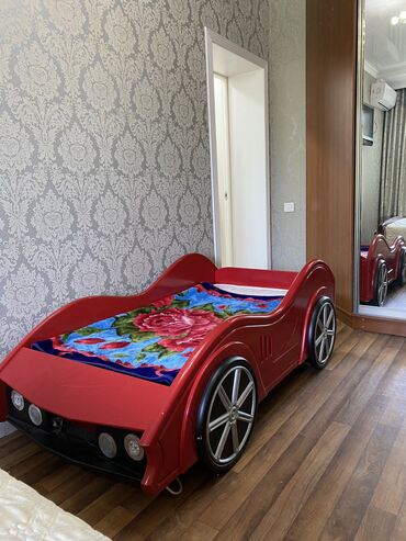 детские кроватк: Кровать-машина, Для мальчика, Б/у