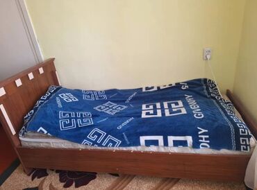 Другие кровати: Кровать б/у с матрасом
