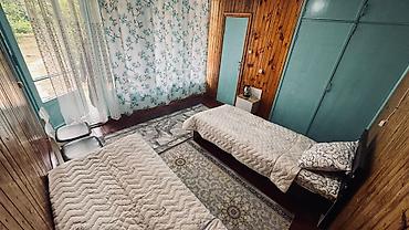 дом на дереве: Сдаётся деревянный домик с верандой для отдыха. Планировка и спальные — 7