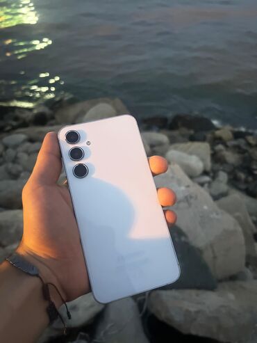 говорящий телефон fly: Samsung Galaxy A55, 256 GB, rəng - Ağ, Zəmanət, Sensor, Barmaq izi