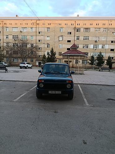 niva barter: LADA Niva 4x4, mavi rəng, 3 qapılı off-road kuzov. Güclü tam ötürücülü — 2