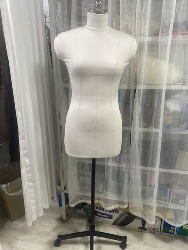 манекены для шитья: Портновский манекен женской фигуры на стойке. - Размер: 96 (разметка