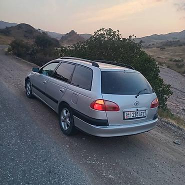 рага авто: Toyota Avensis: 2000 г., 1.8 л, Кол менен иштөөчү, Бензин, Универсал — 1