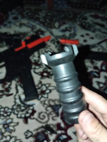 oyuncaqlar: Oyuncaq blaster – qara-narıncı rəng sxemi ilə Xüsusiyyətlər: - — 9