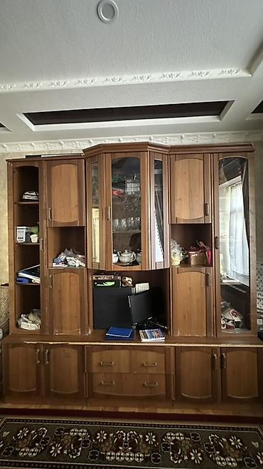 кухный сервант: Стенка/мебельный гарнитур для гостиной Продаётся вместительная — 1