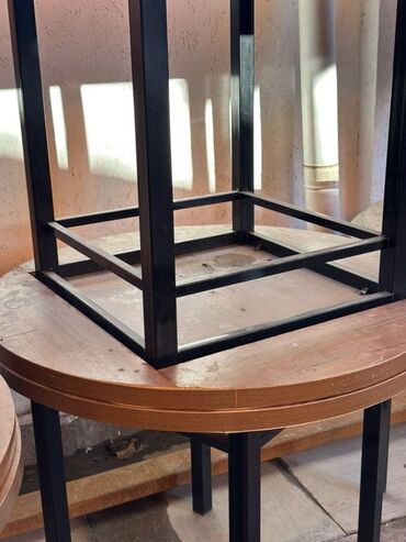 оборудование для кафе: Кафе үчүн үстөл жана отургуч, Колдонулган