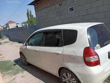 авто машина сатылат: Honda Fit: 2003 г., 1.3 л, Вариатор, Бензин, Хетчбек