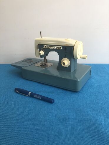 Sikkələr: Antik mini tikish mashini sovet dovrune aid idel vezyyetde — 7
