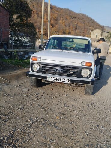 ilkin odenis 1500 azn avtomobil 2017: VAZ (LADA) 4x4 Niva: 4.4 l | 1989 il Universal