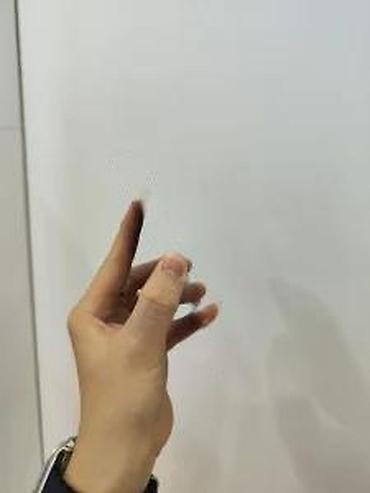 Apple iPhone: Apple iPhone – zelena nijansa, sa trostrukom zadnjom kamerom i LED — 11