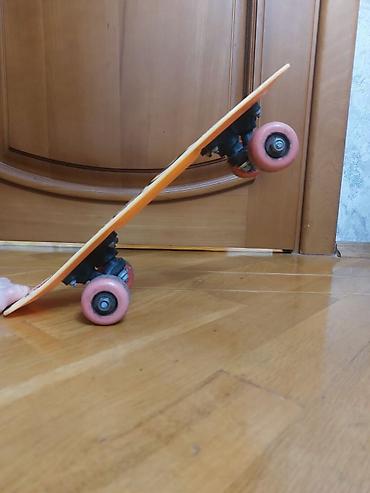 miniski: Plastik mini-skateboard (penny board üslubunda) - Material: möhkəm — 2