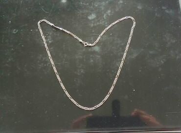 bluza modus ogrlica: Srebrna ogrlica

NOVO, u kutiji
dužina 55 cm