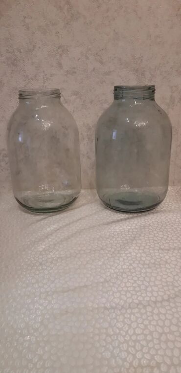 Çörək qabları: Şüşə bankalar – 3 litrlik (2 ədəd) - Material: qalın, şəffaf şüşə -