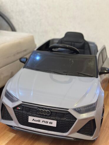 audi 100 диски: Flashkart usb daxilinde musiqi adaptr bashligi var pultla idare olunur