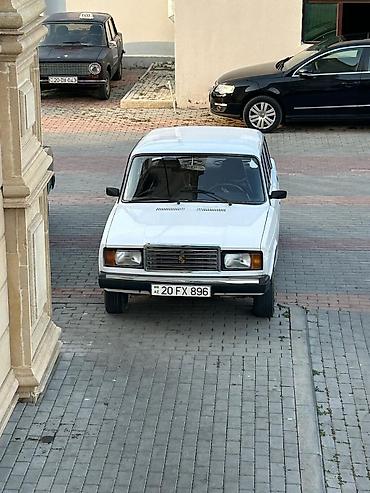 VAZ (LADA): VAZ 2107, ağ rəng, sedan gövdə. Xüsusiyyətlər: - Arxaötürücü ötürücü — 1