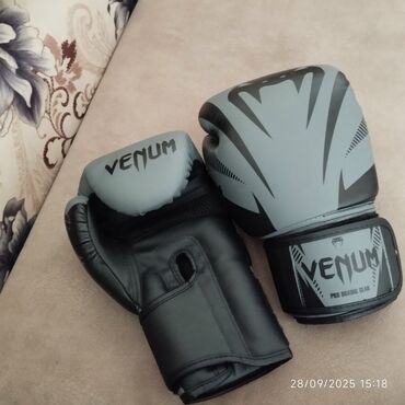 Əlcəklər: Venum boks əlcəkləri – 12 OZ təzə kimidi az işlənib cırığı zadı yoxdu — 10