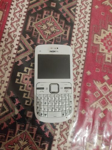 nokia 2650: Nokia C3, 2 GB, rəng - Ağ, Düyməli